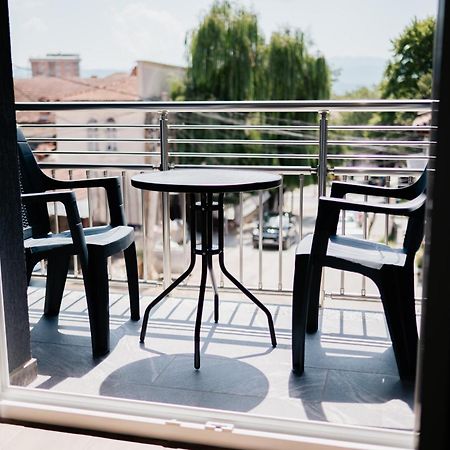 Froa Luxury Apartment Debar Exteriér fotografie